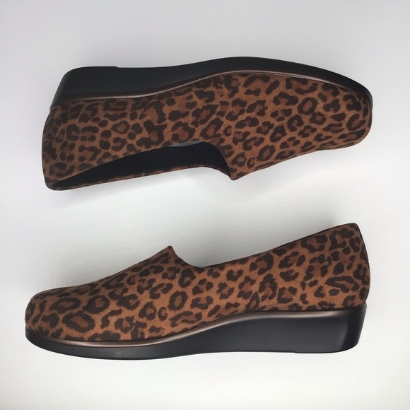 SAS Bliss Slip on Wedge in Tan Leopard Size 11. - Picture 6 of 9